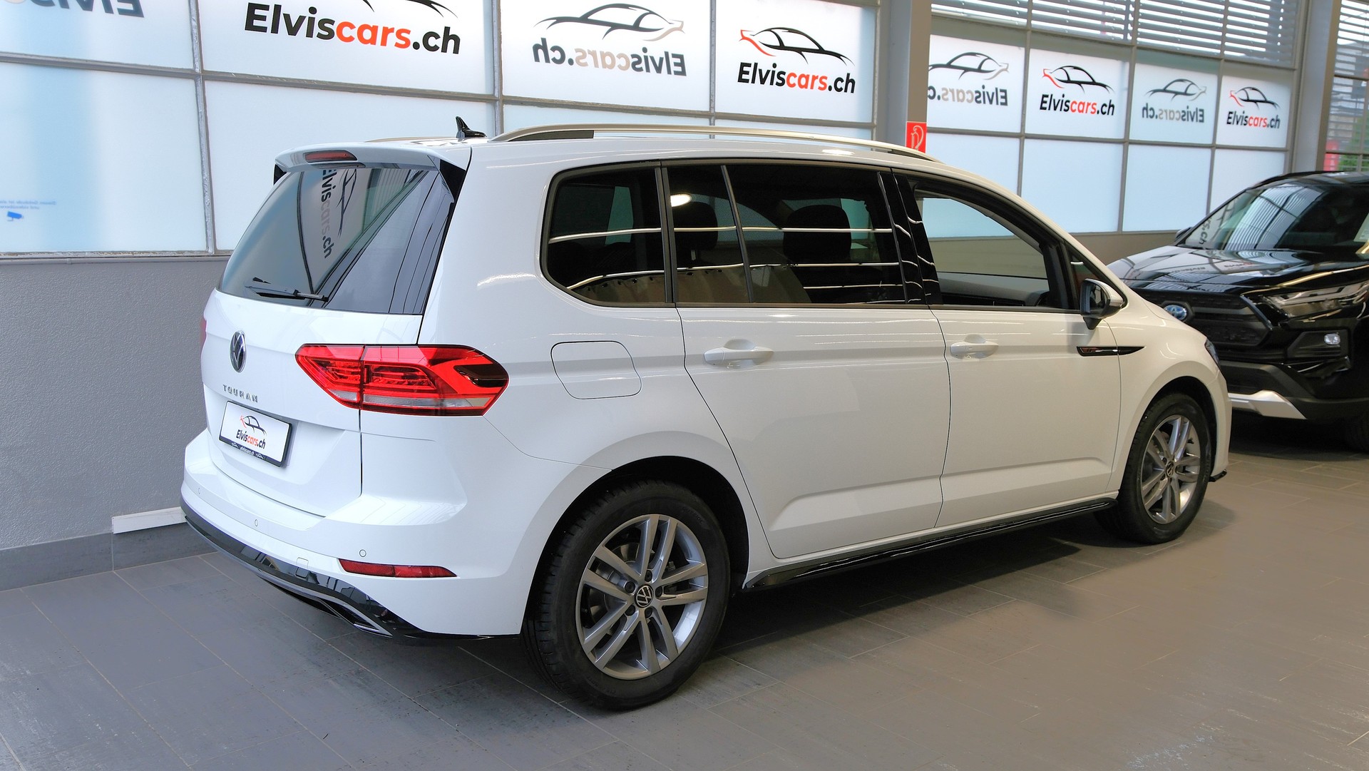 VW Touran 1.5 TSI EVO Comfortline United R Line DSG-image-23