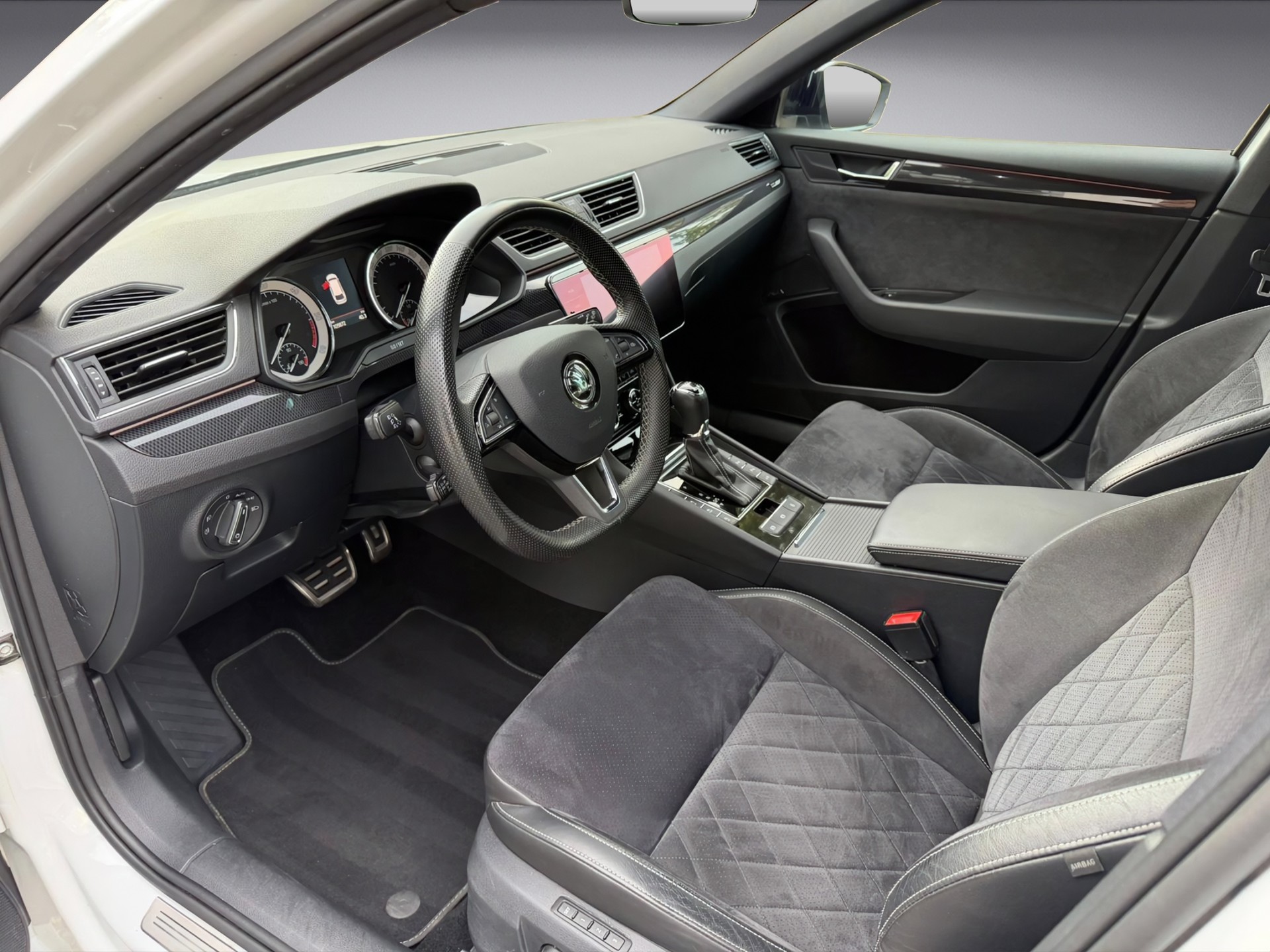 SKODA Superb Combi 2.0 TDi SportLine+ 4x4 DSG-image-8