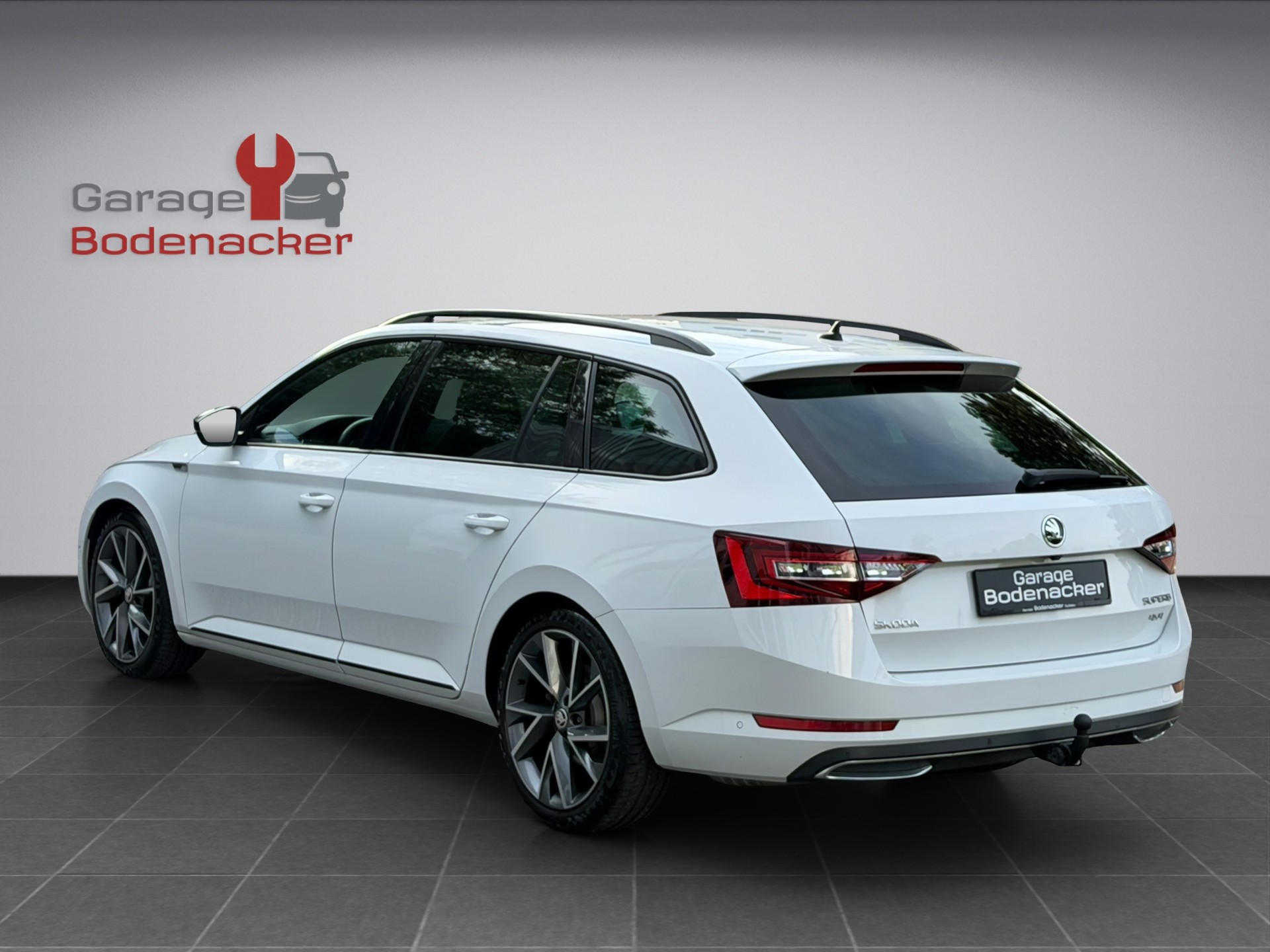 SKODA Superb Combi 2.0 TDi SportLine+ 4x4 DSG-showroom-element-3