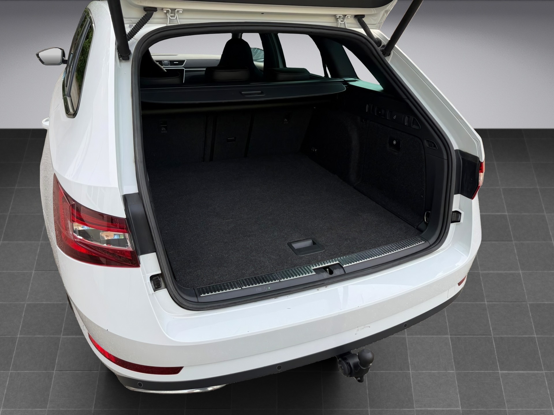 SKODA Superb Combi 2.0 TDi SportLine+ 4x4 DSG-image-17