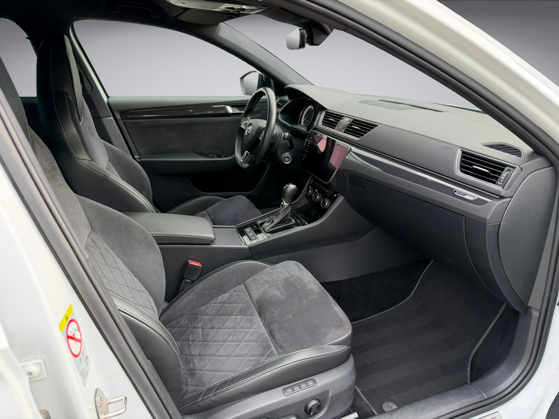 SKODA Superb Combi 2.0 TDi SportLine+ 4x4 DSG-image-12