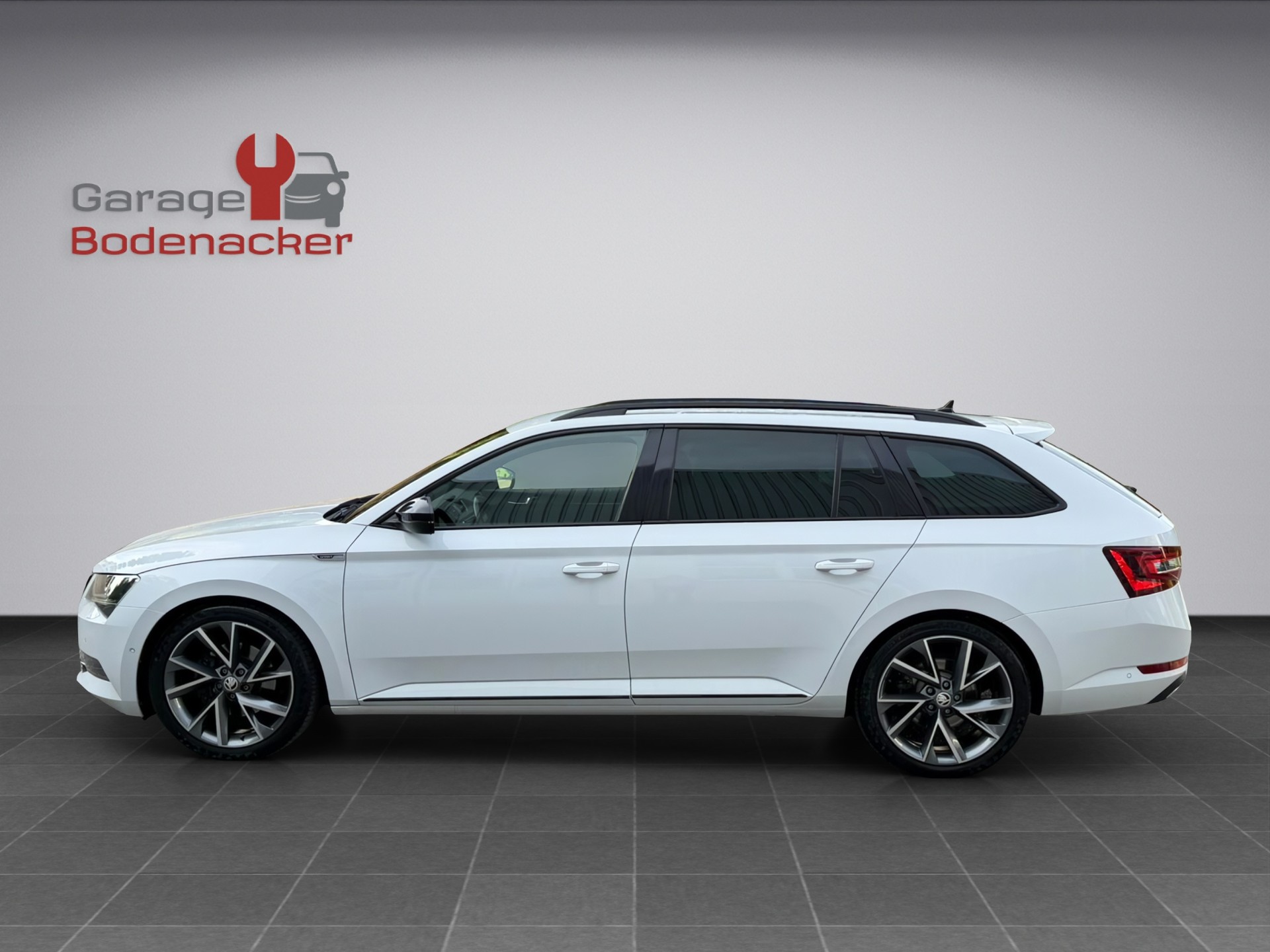 SKODA Superb Combi 2.0 TDi SportLine+ 4x4 DSG-showroom-element-2