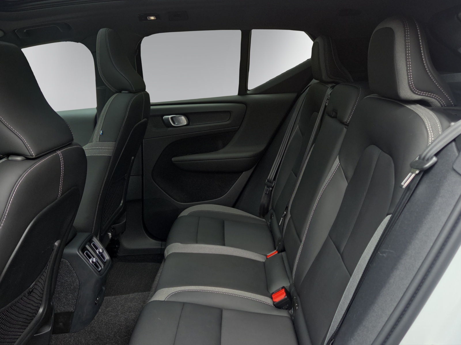 VOLVO XC40 Recharge P8 Twin AWD Pure Electric Ultimate-image-17