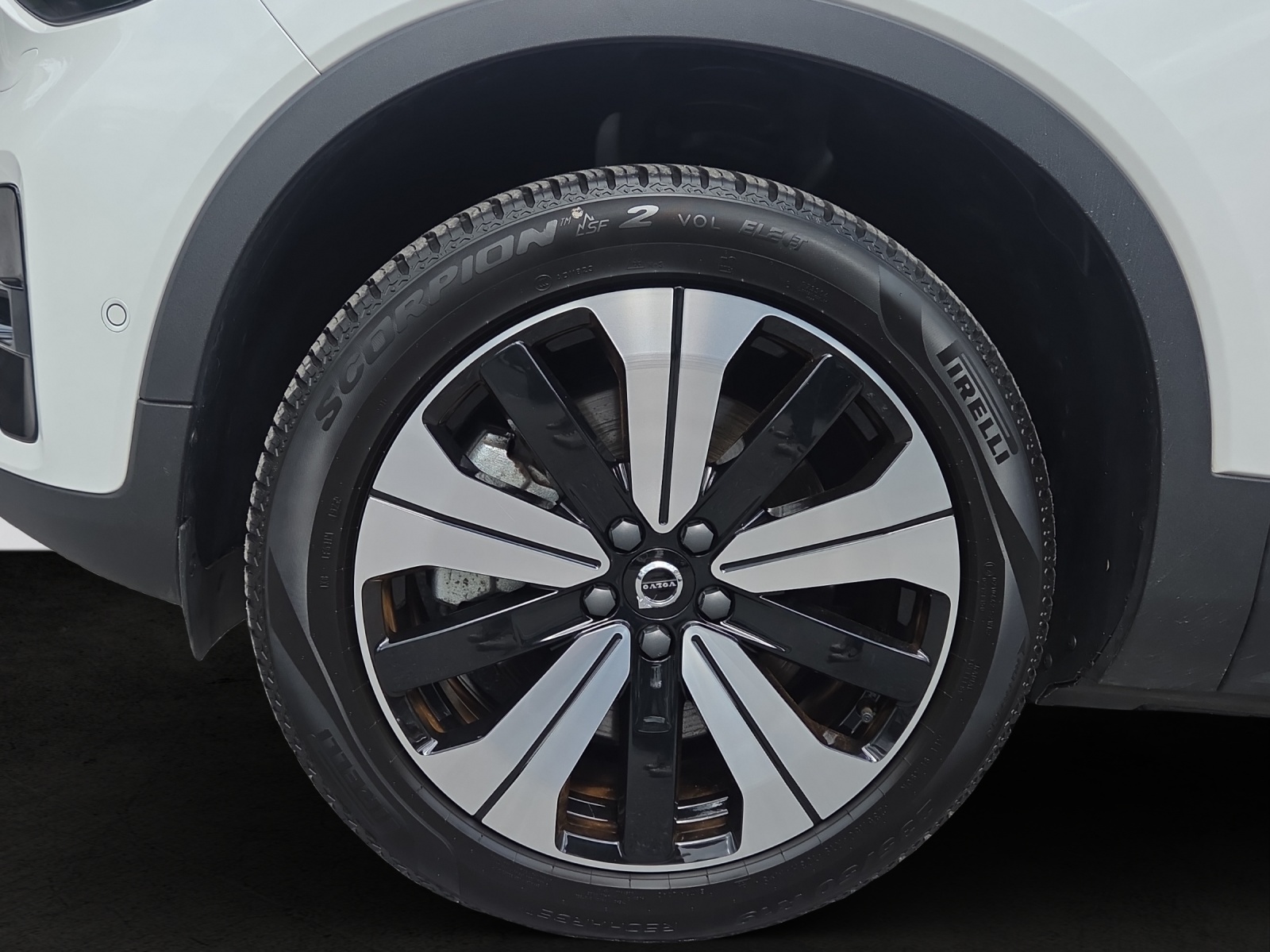 VOLVO XC40 Recharge P8 Twin AWD Pure Electric Ultimate-image-8