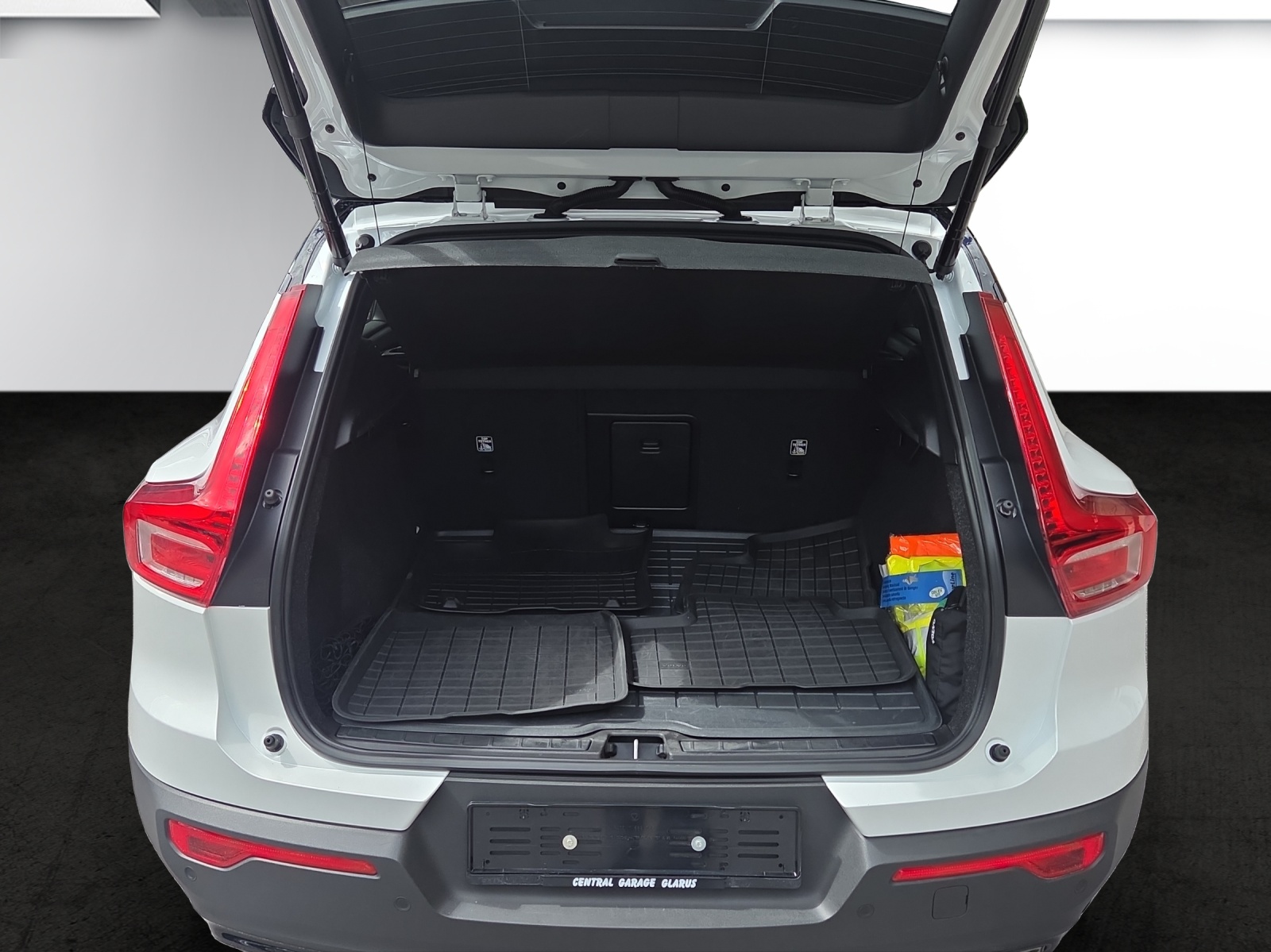 VOLVO XC40 Recharge P8 Twin AWD Pure Electric Ultimate-image-18