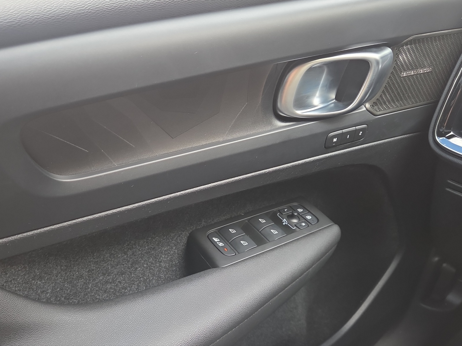 VOLVO XC40 Recharge P8 Twin AWD Pure Electric Ultimate-image-15