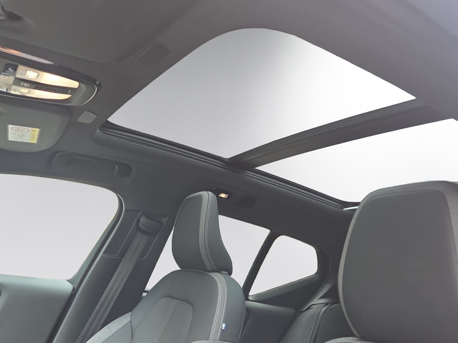 VOLVO XC40 Recharge P8 Twin AWD Pure Electric Ultimate-image-14