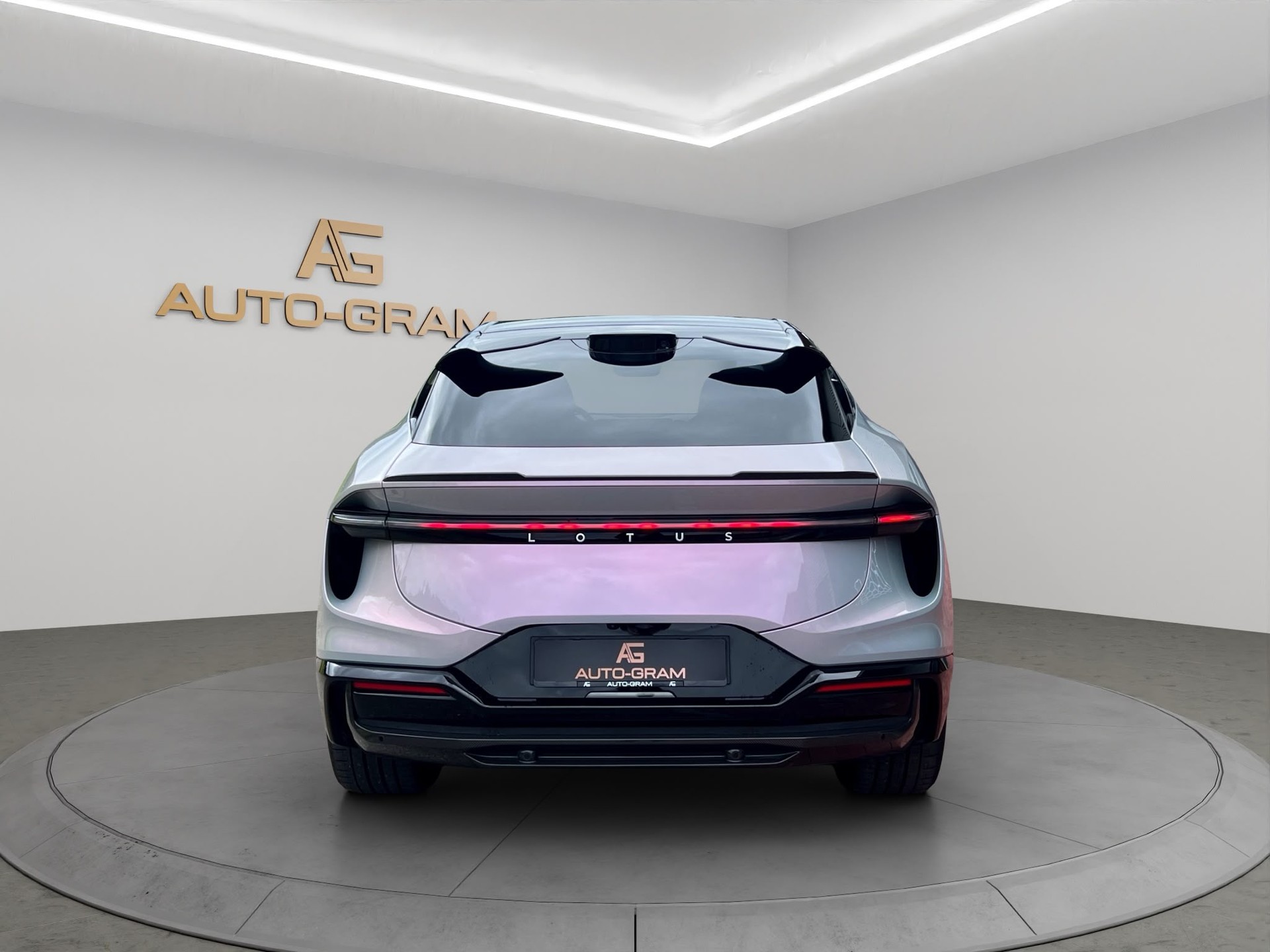 LOTUS Eletre 112kWh R-showroom-element-3