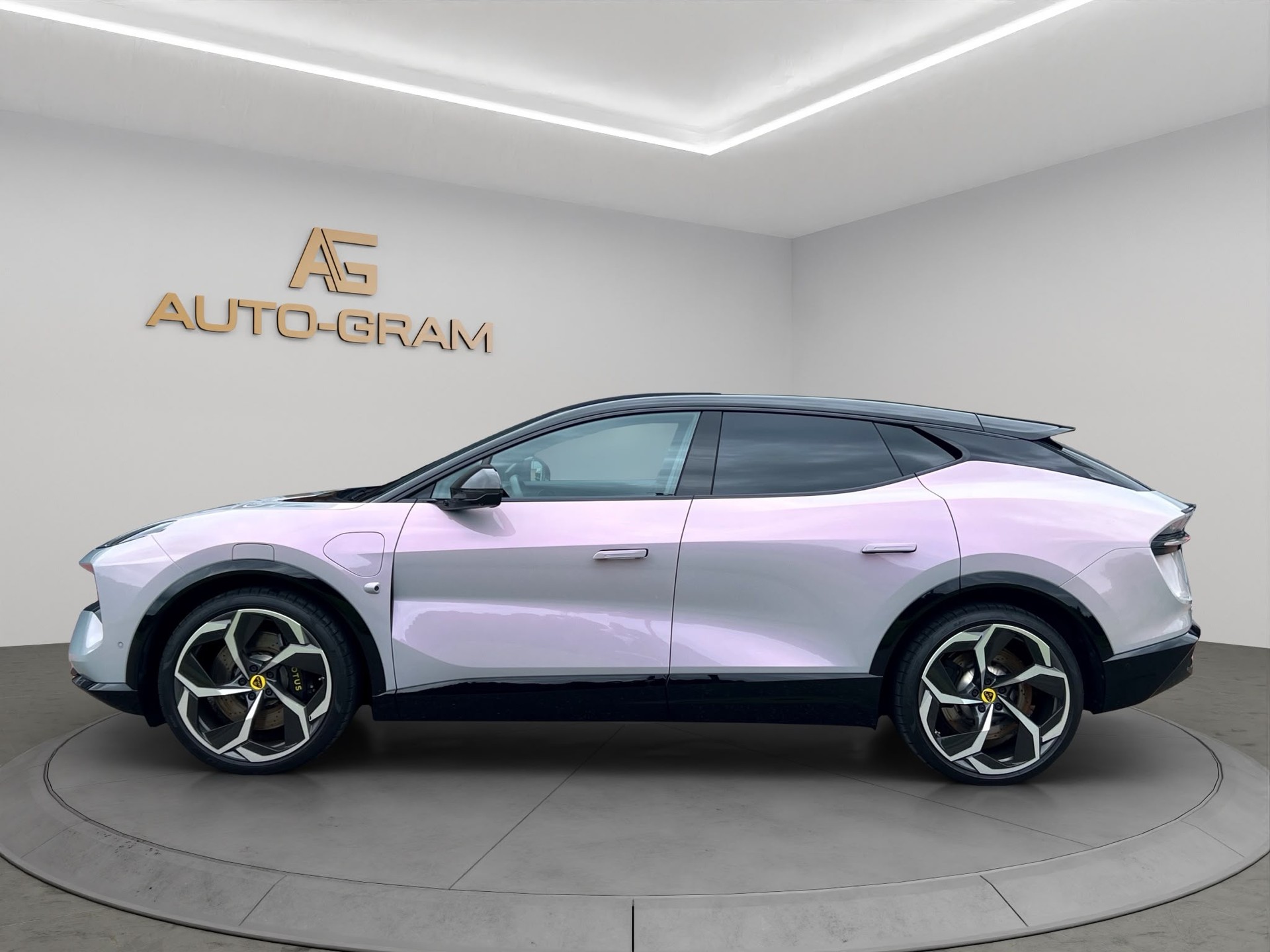 LOTUS Eletre 112kWh R-showroom-element-1