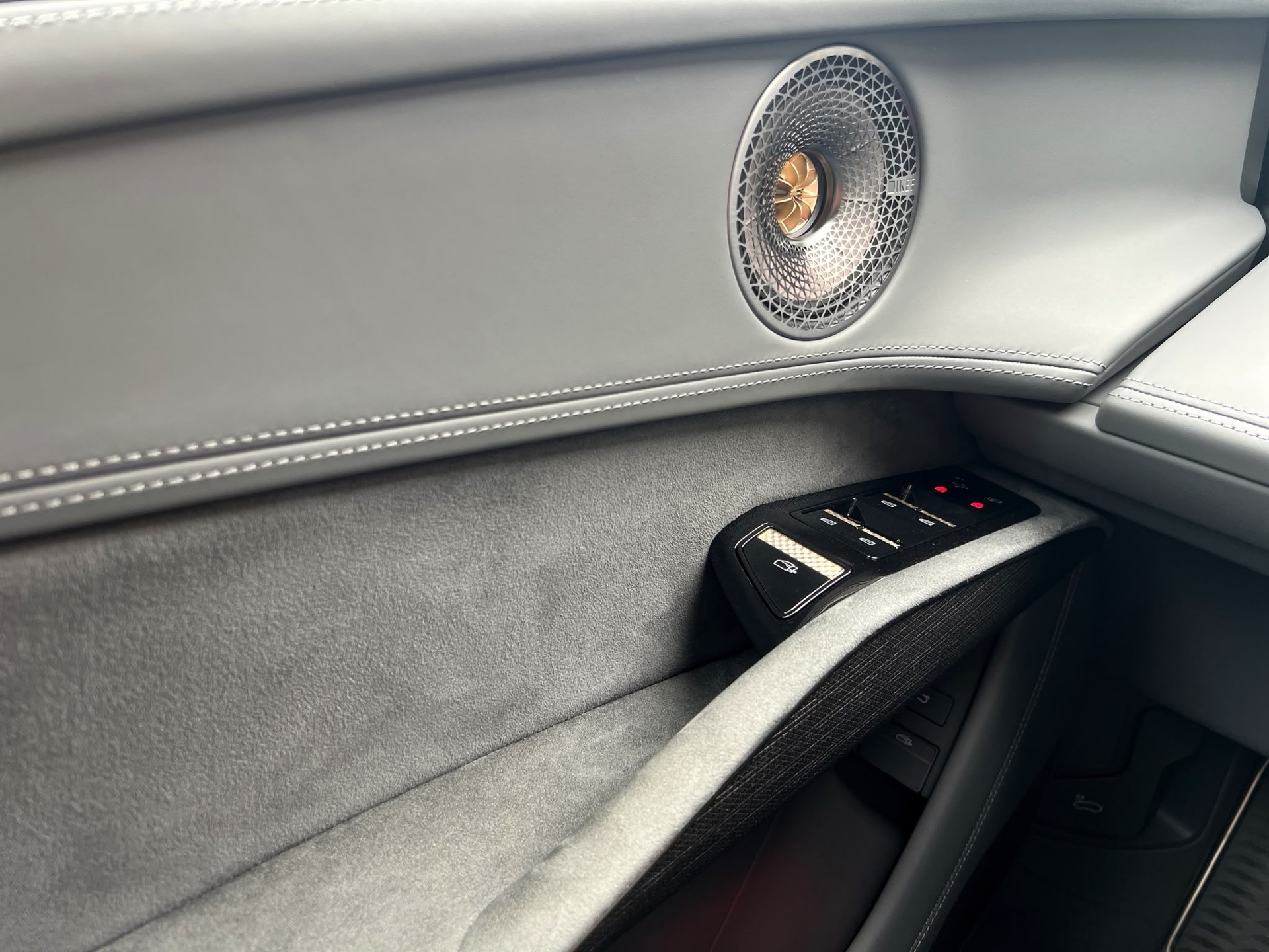LOTUS Eletre 112kWh R-image-22