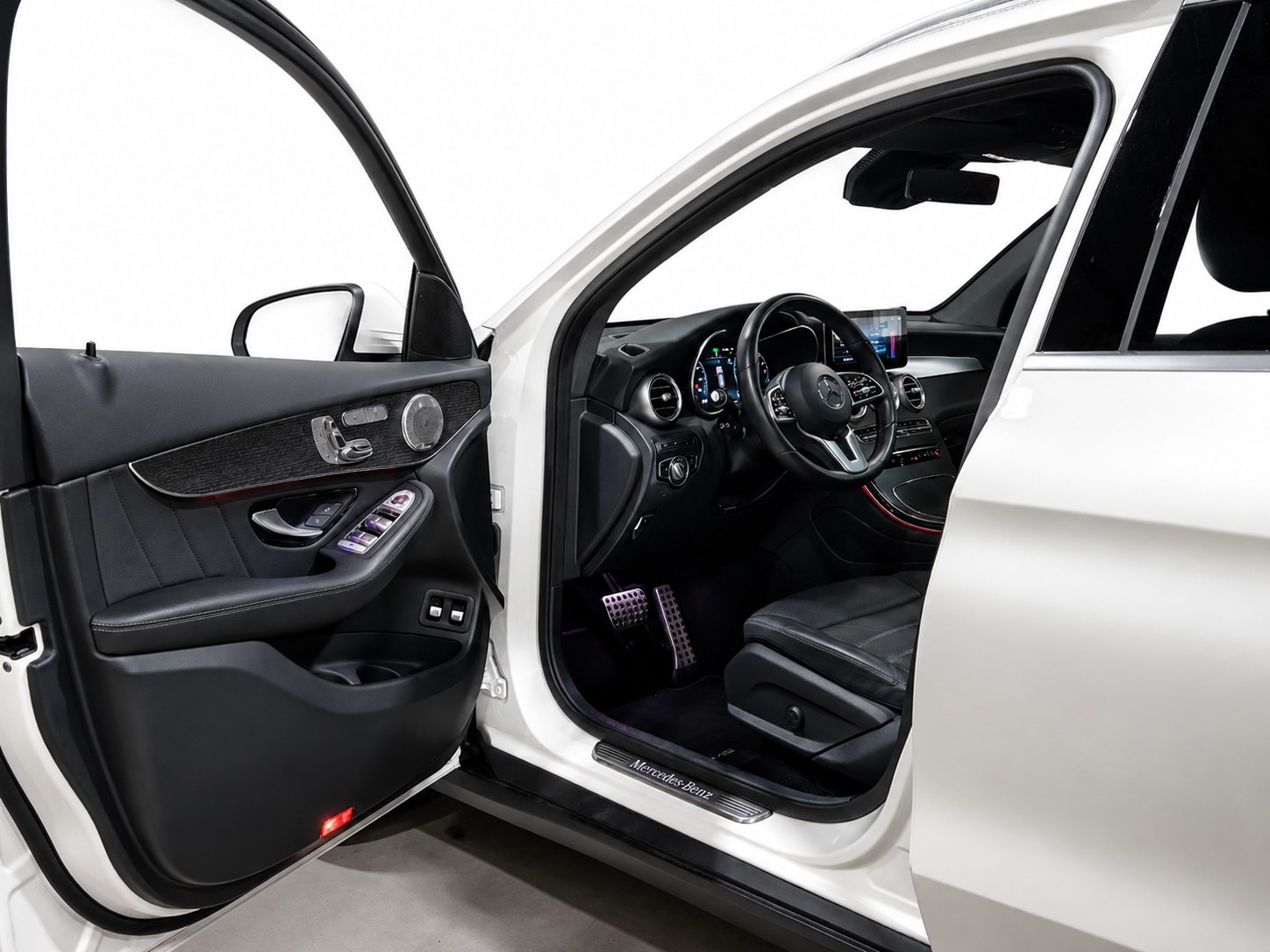 MERCEDES-BENZ GLC 300 e AMG Line 4m CH FAHRZEUG-image-6
