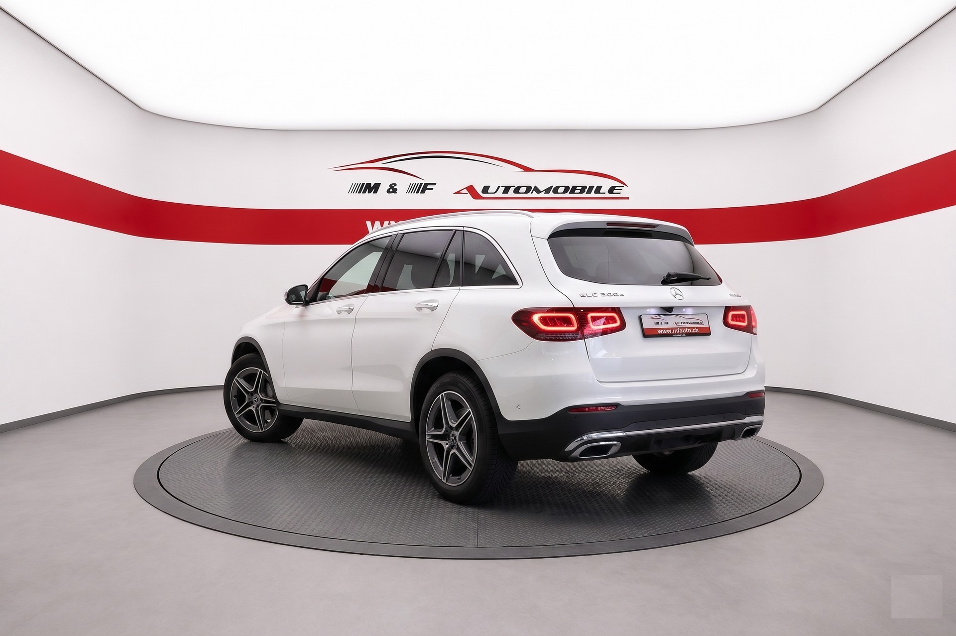 MERCEDES-BENZ GLC 300 e AMG Line 4m CH FAHRZEUG-showroom-element-3