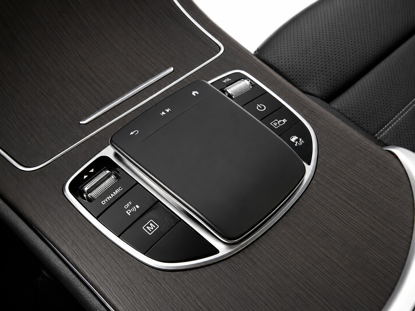 MERCEDES-BENZ GLC 300 e AMG Line 4m CH FAHRZEUG-image-16