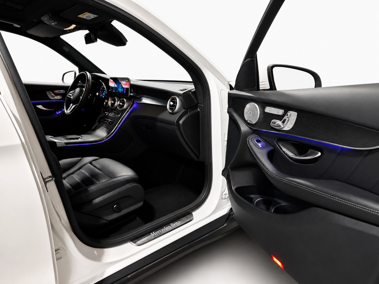 MERCEDES-BENZ GLC 300 e AMG Line 4m CH FAHRZEUG-image-13