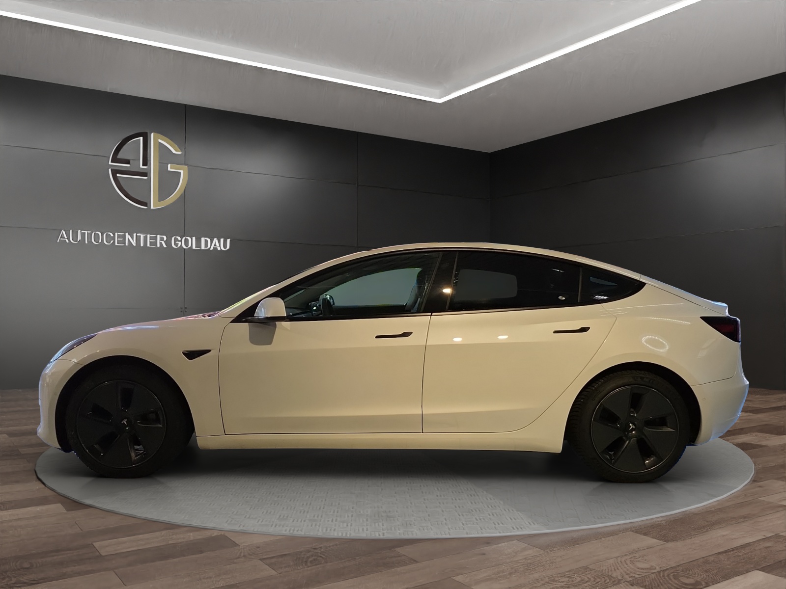 TESLA Model 3 Long Range Dual Motor AWD-showroom-element-1