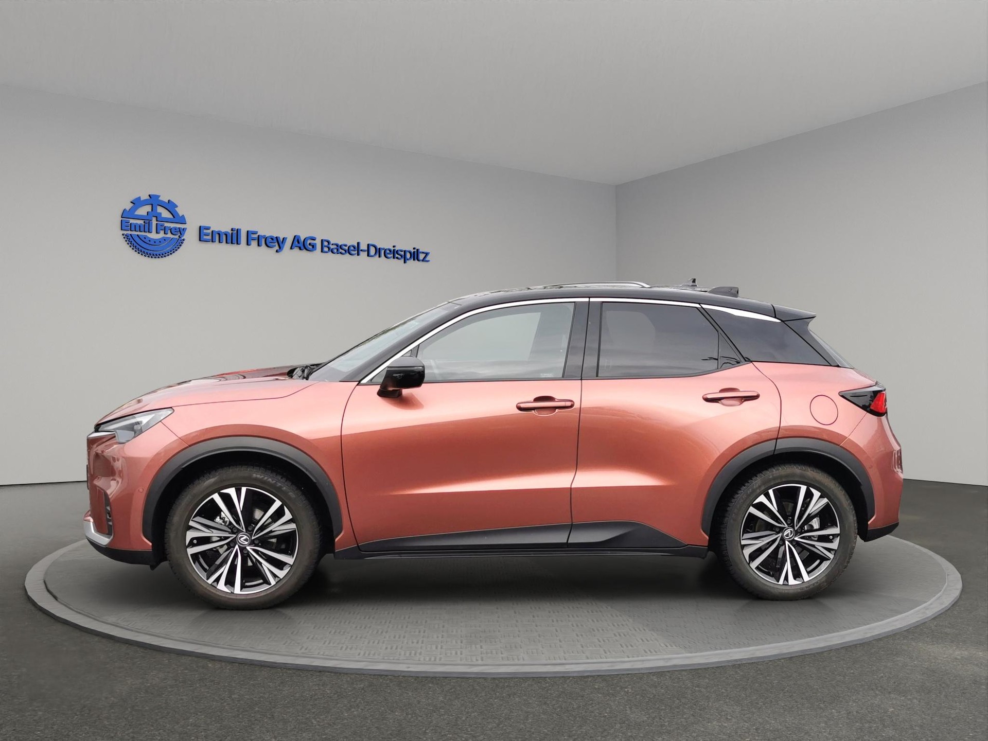 LEXUS LBX 1.5 Hybrid Cool AWD-showroom-element-2