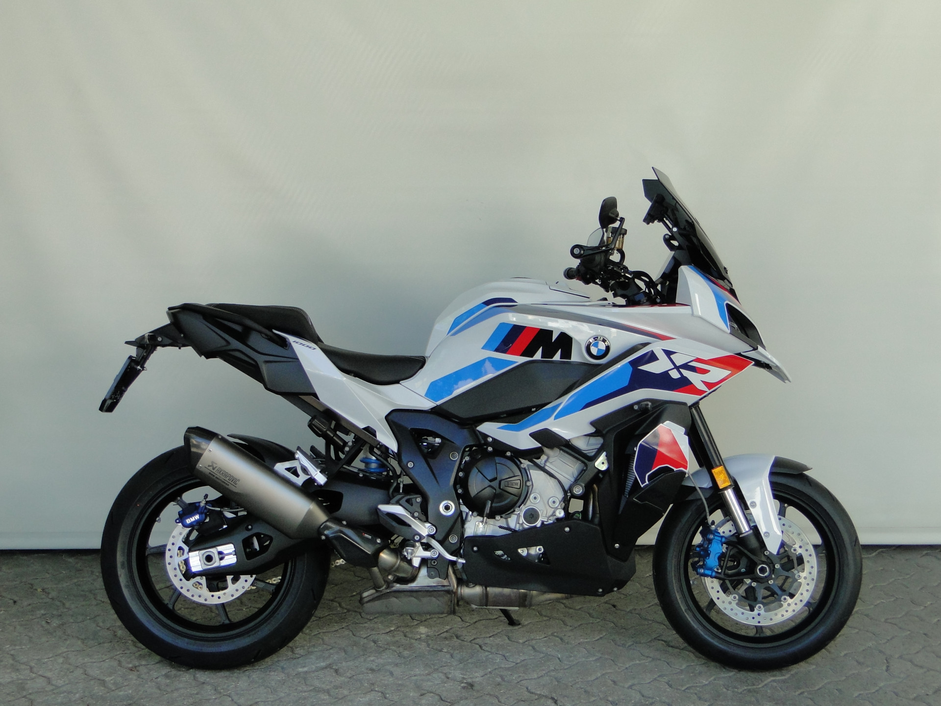 BMW M 1000 XR 2.9% Leasing-image-1