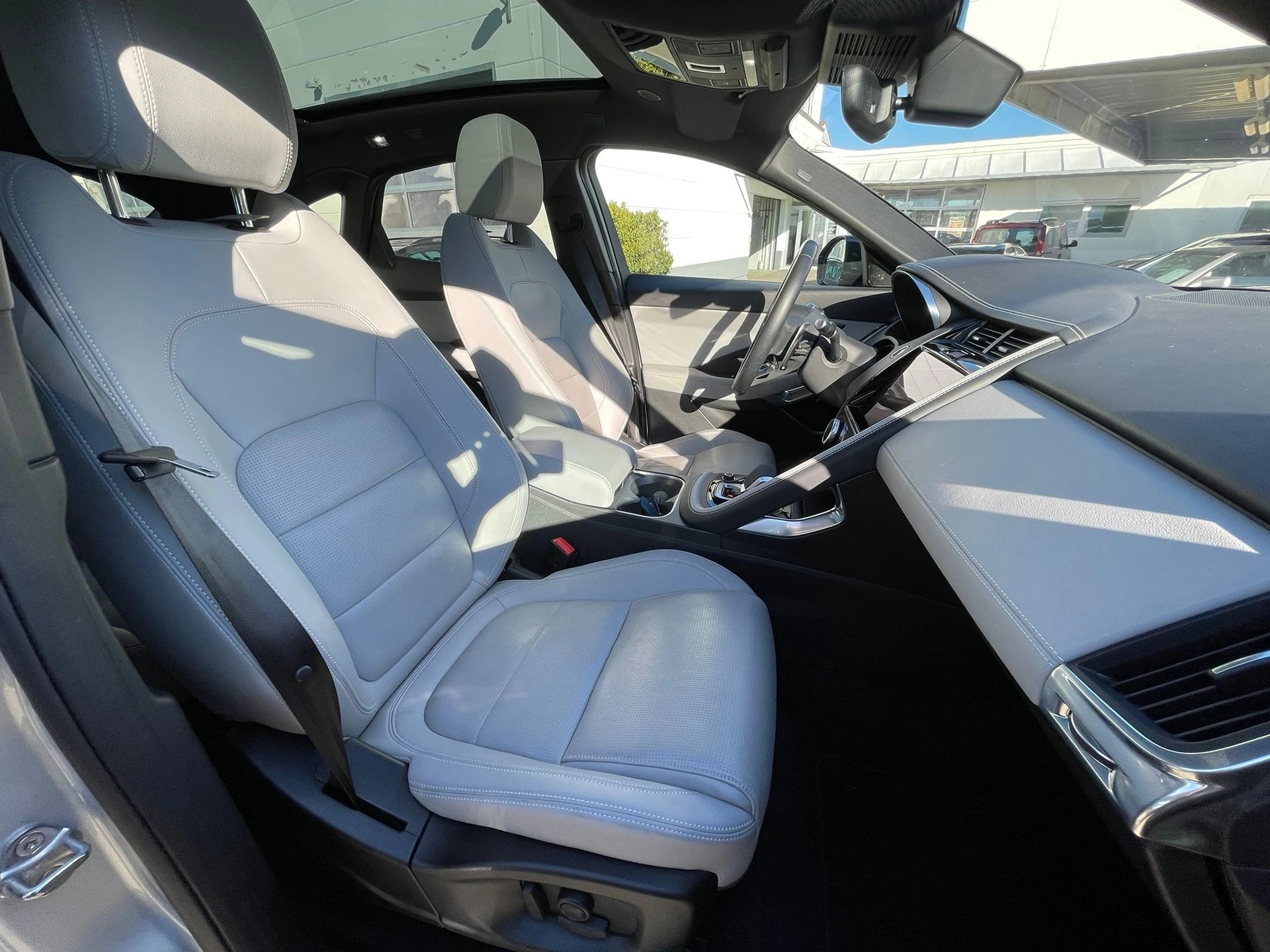 JAGUAR E-Pace 2.0 P250 R-Dynamic AWD SE-image-13