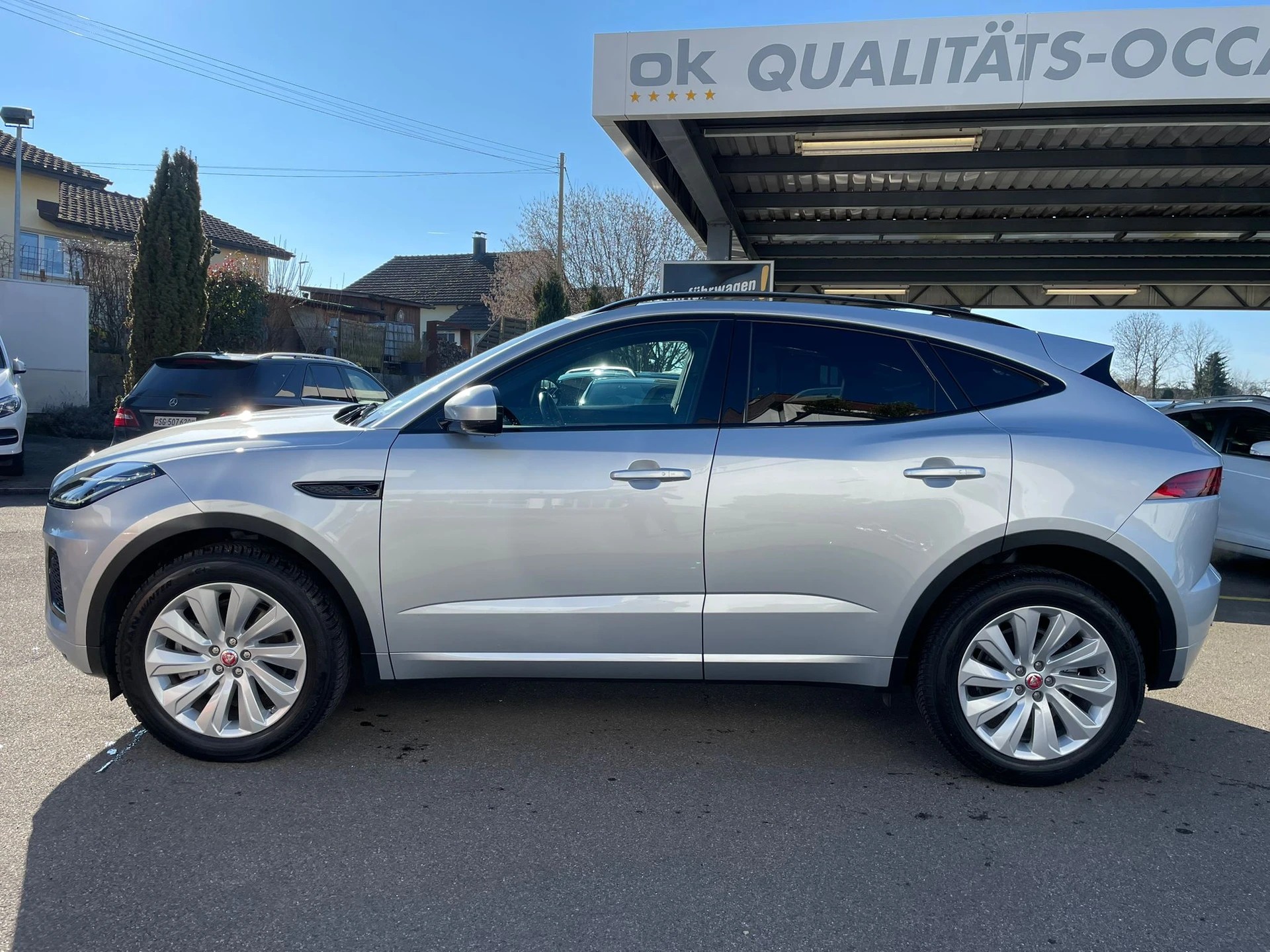 JAGUAR E-Pace 2.0 P250 R-Dynamic AWD SE-image-3