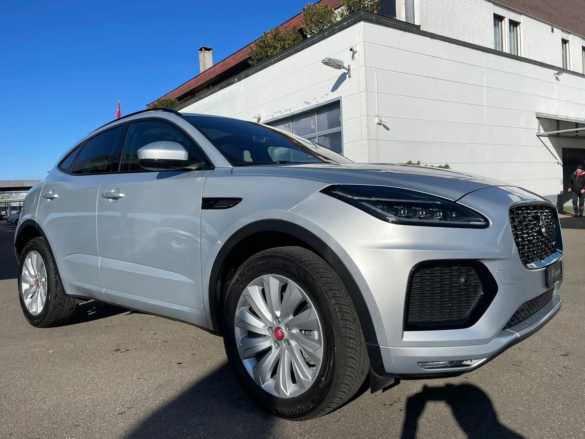 JAGUAR E-Pace 2.0 P250 R-Dynamic AWD SE-image-2