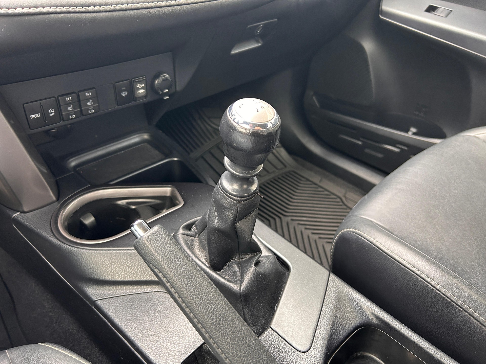 TOYOTA RAV4 2.0i VMa Sol Premium-image-12
