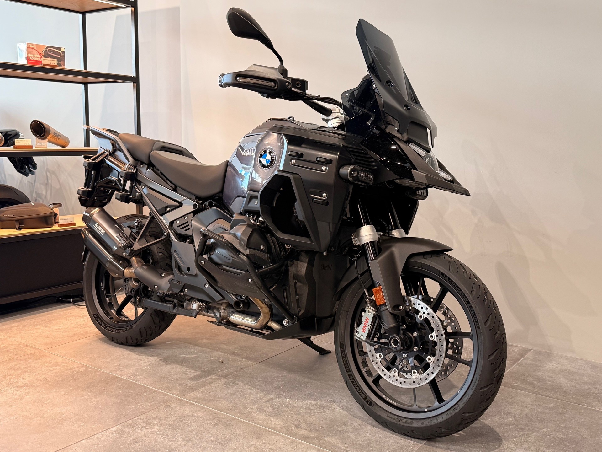 BMW R 1300 GS Adventure-image-1