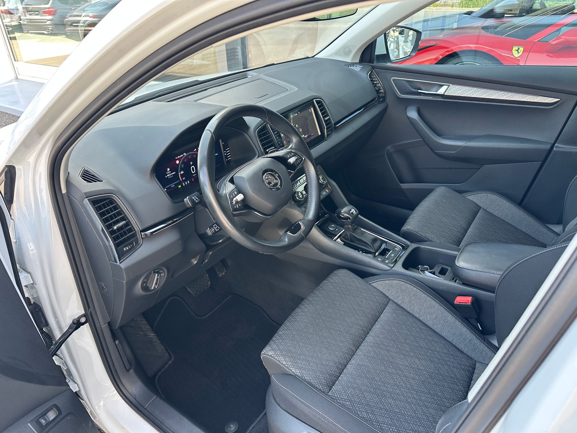 SKODA Karoq 2.0 TDI CR Style 4x4 DSG AHK 2100 KG-showroom-element-2