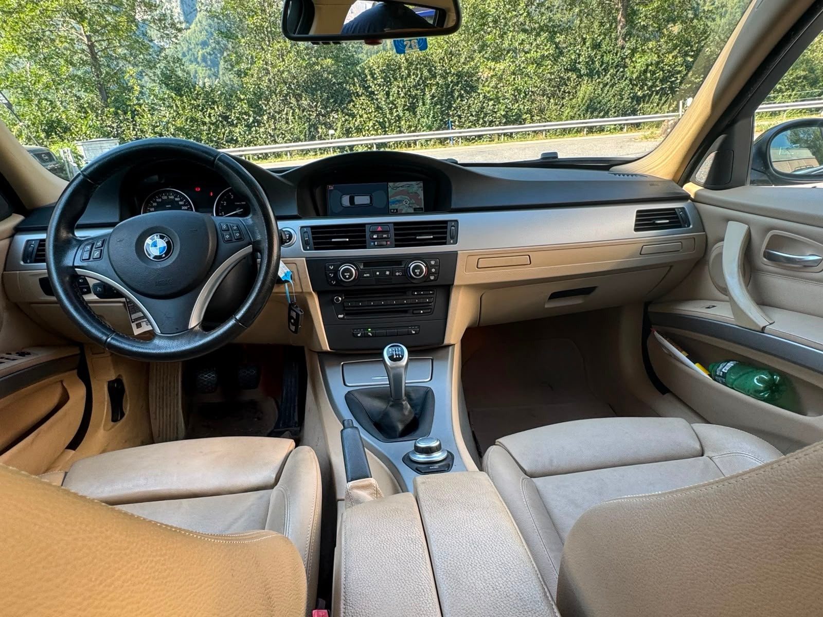 BMW 330i Touring-image-7