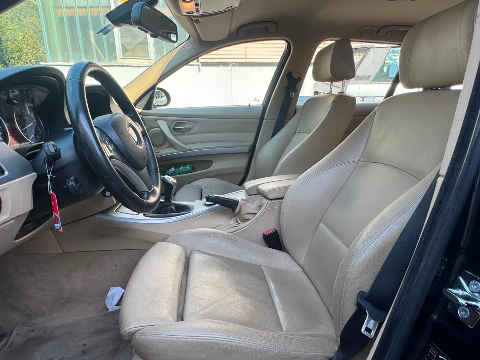 BMW 330i Touring-image-5