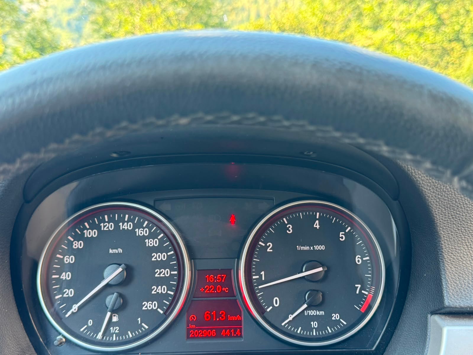 BMW 330i Touring-image-13