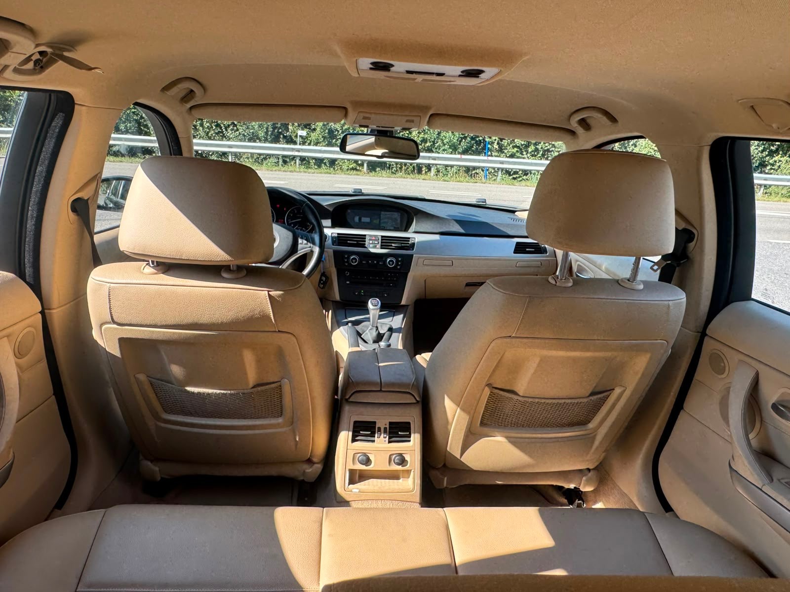 BMW 330i Touring-image-2