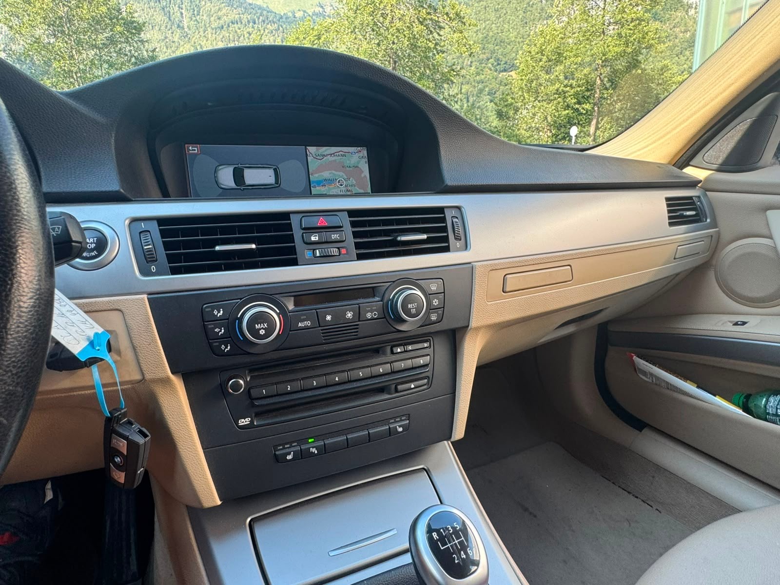 BMW 330i Touring-image-12