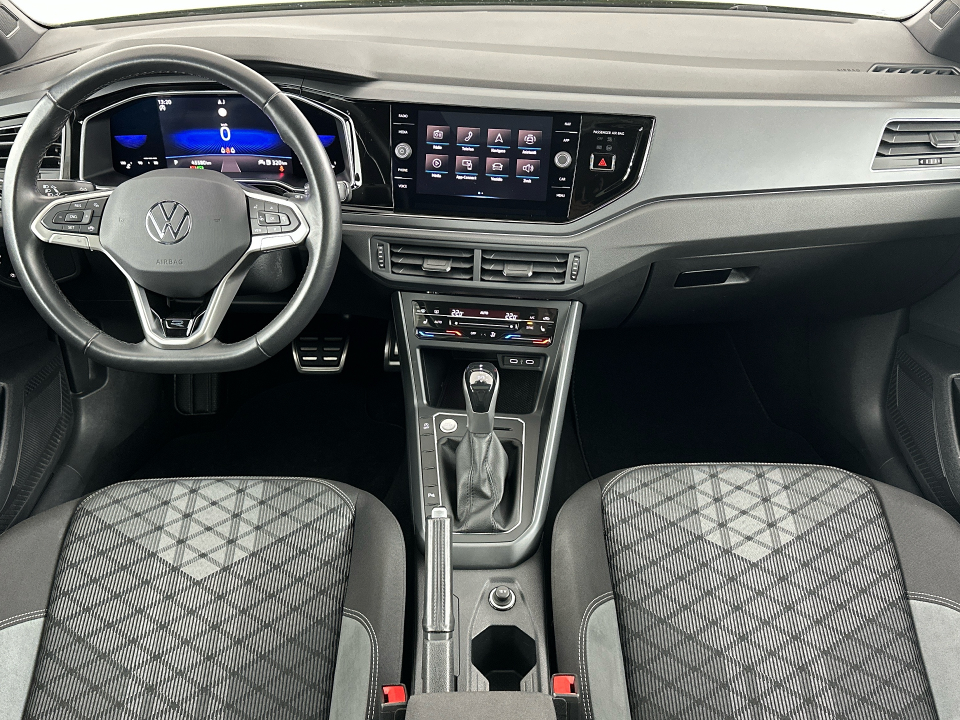 VW Taigo 1.5 TSI R-Line DSG ° Sonderlackierung Grün & Schwarz ° Panorama-Glasdach-image-5