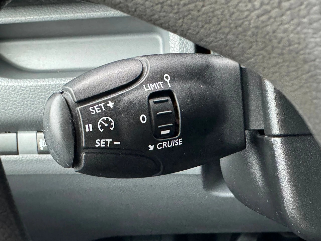 PEUGEOT Traveller 2.0 BlueHDi Active Standard 9 Plätzer-image-13