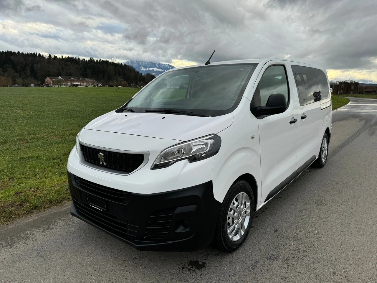 PEUGEOT Traveller 2.0 BlueHDi Active Standard 9 Plätzer