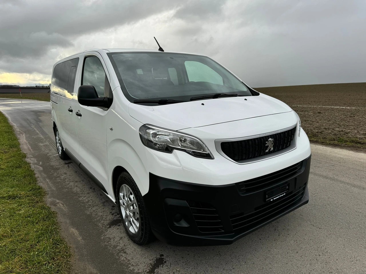 PEUGEOT Traveller 2.0 BlueHDi Active Standard 9 Plätzer-image-1