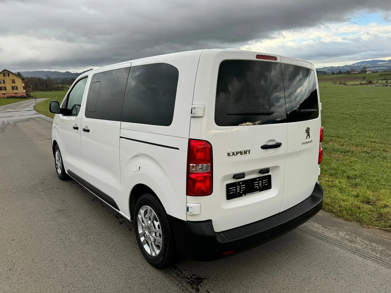 PEUGEOT Traveller 2.0 BlueHDi Active Standard 9 Plätzer-image-2