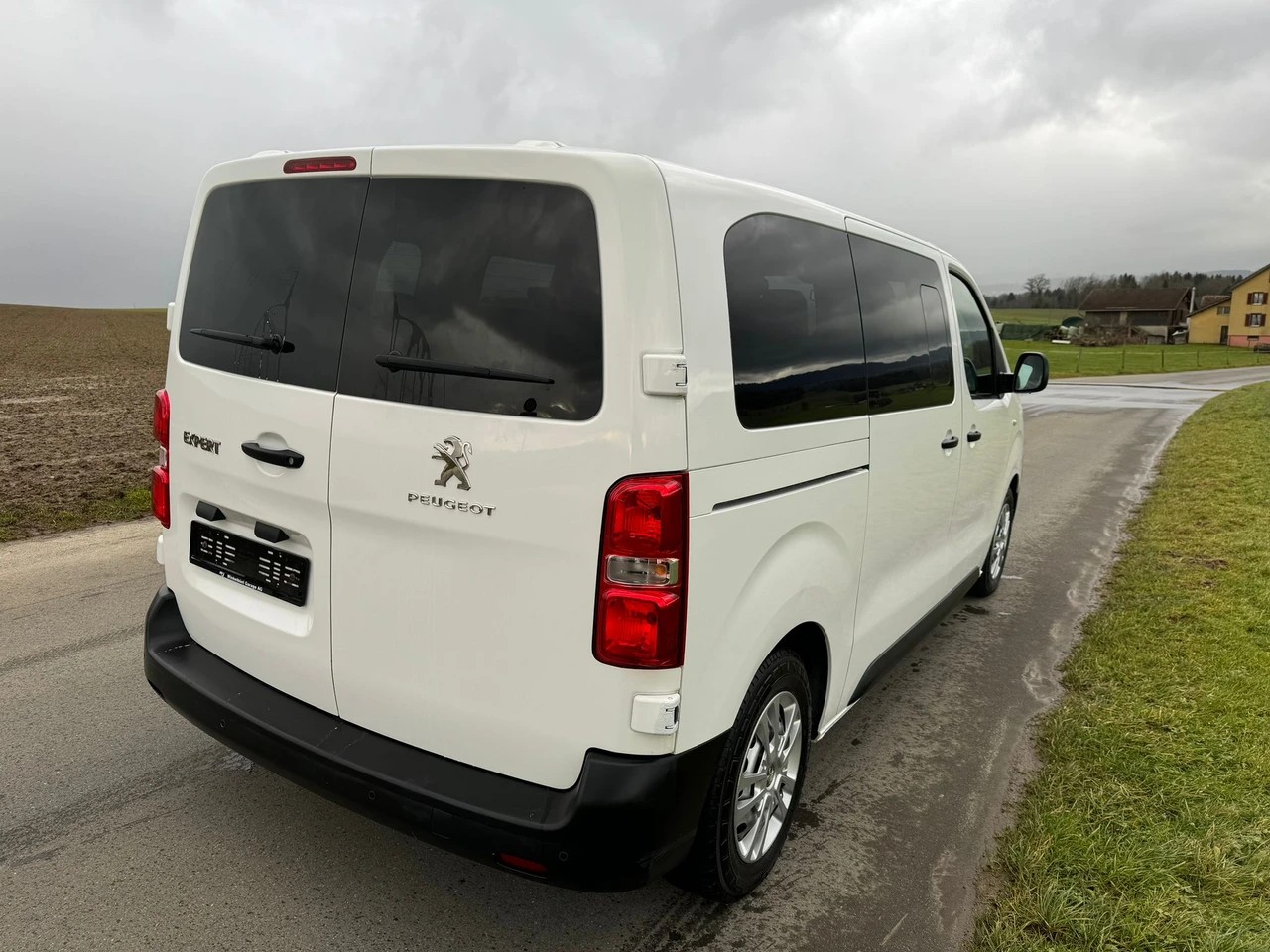 PEUGEOT Traveller 2.0 BlueHDi Active Standard 9 Plätzer-image-3