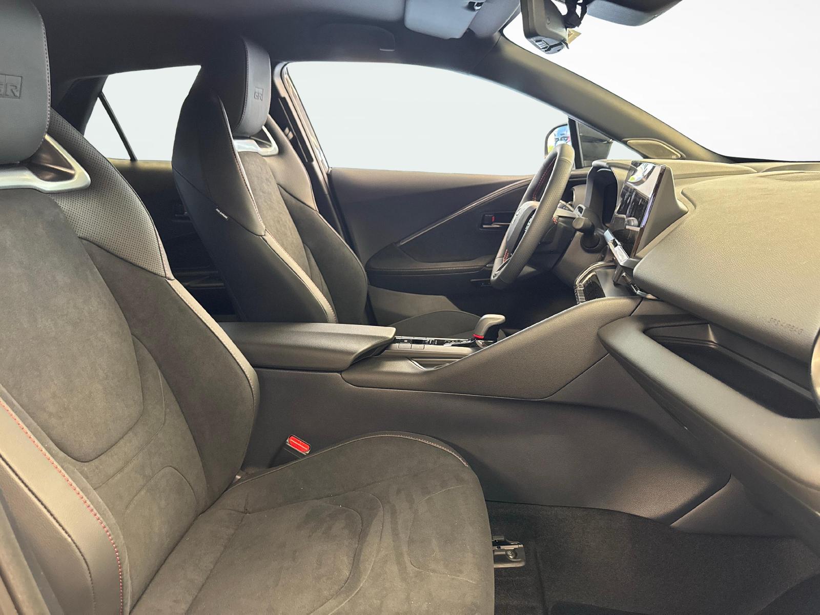TOYOTA C-HR 2.0 PHEV GR Sport-image-9