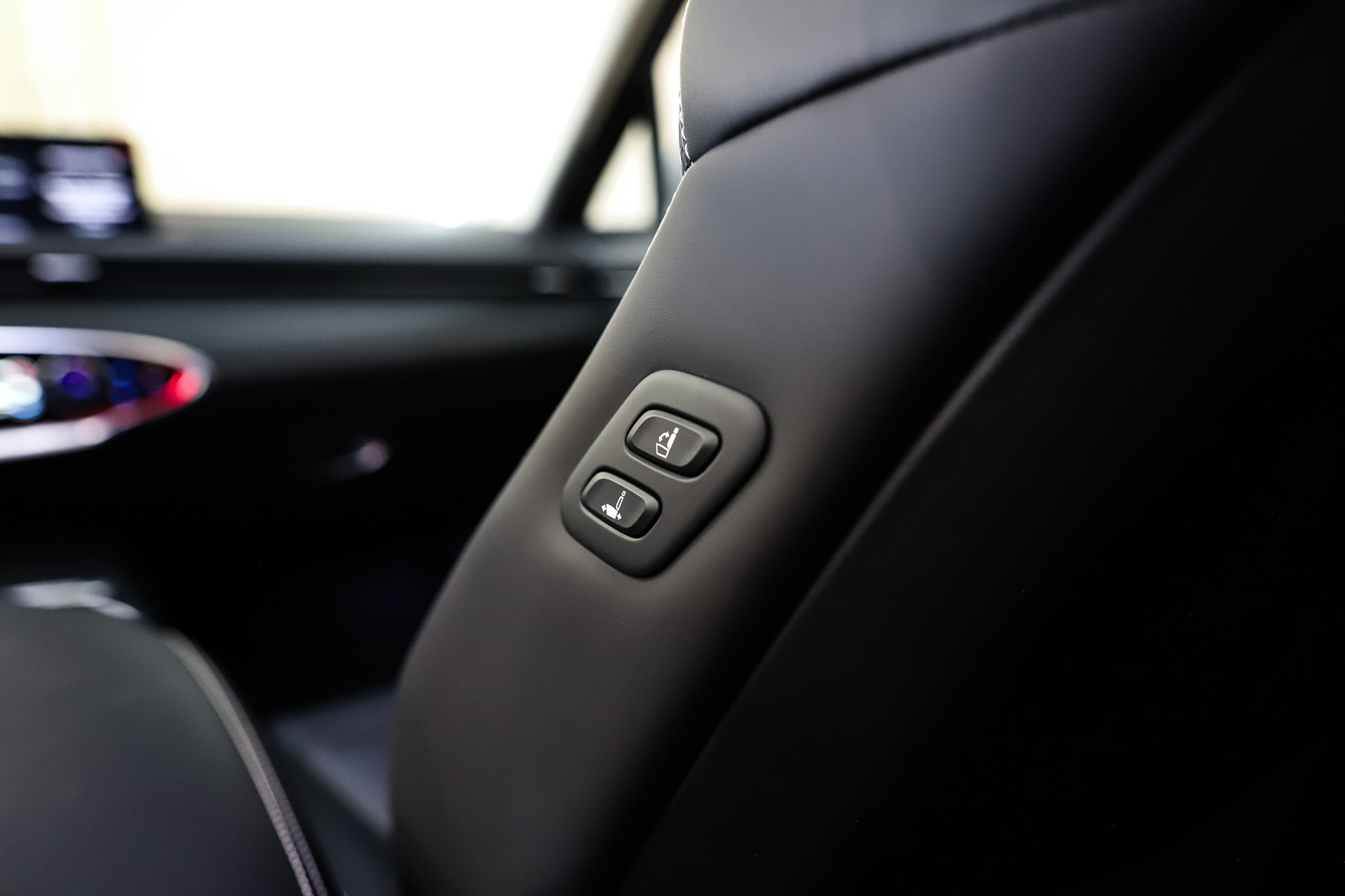 GENESIS GV70 Electrified Sport kWh 77,4 AWD * Makalu Gray (Matt) *-image-18