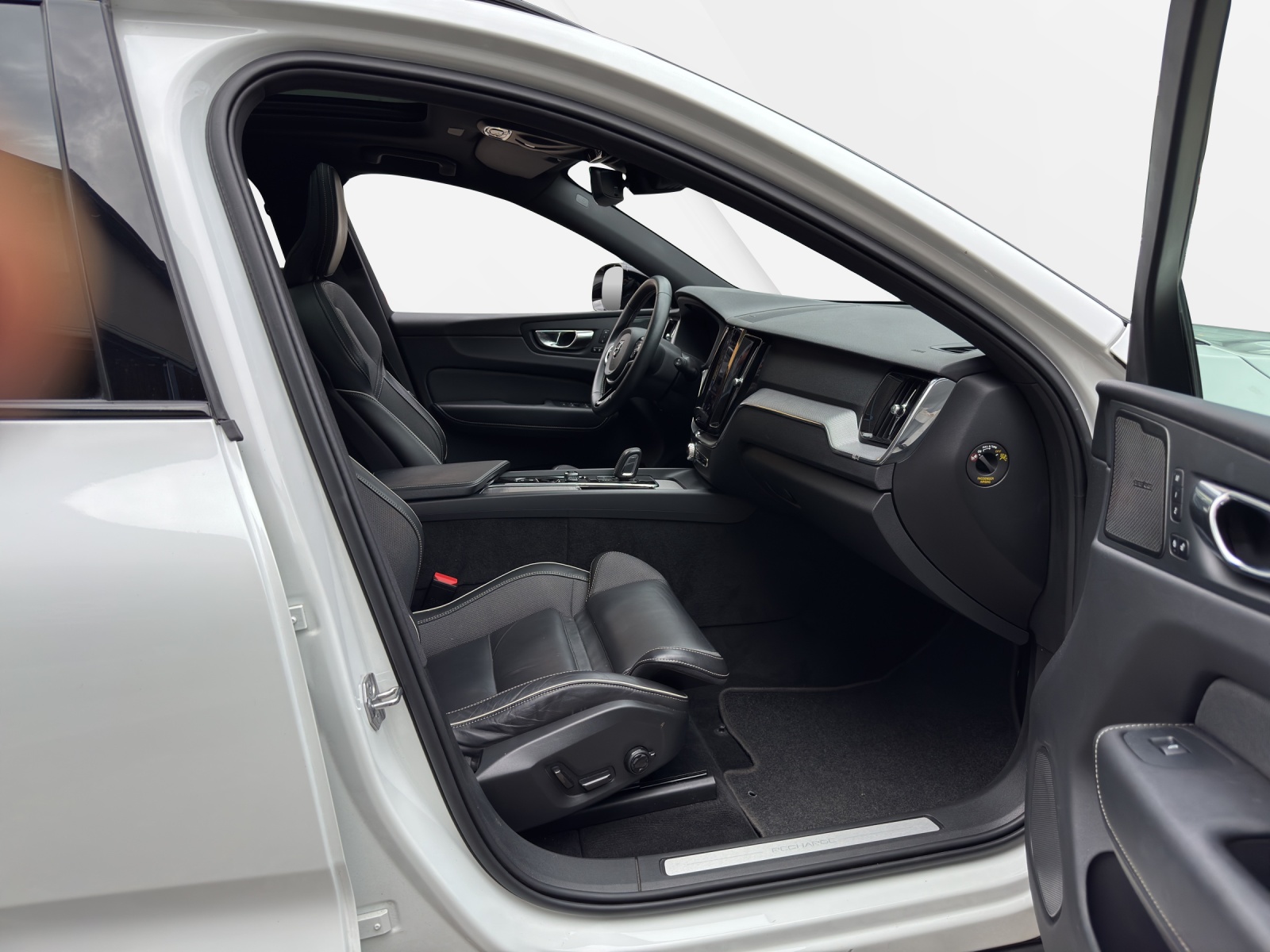 VOLVO XC60 T8 eAWD R-Design Geartronic-image-11