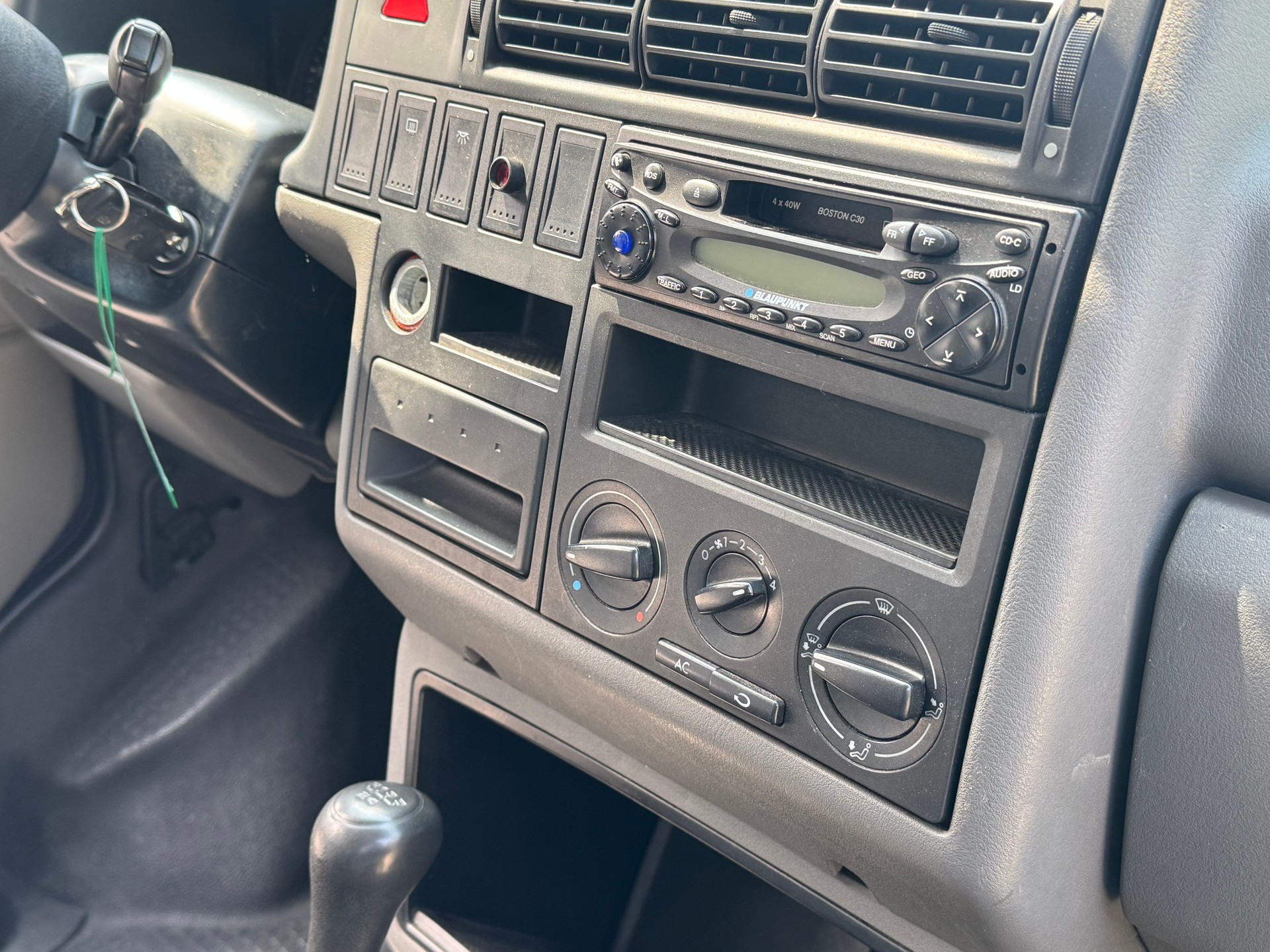 VW California 4WD Benzin Mit Klima-image-6