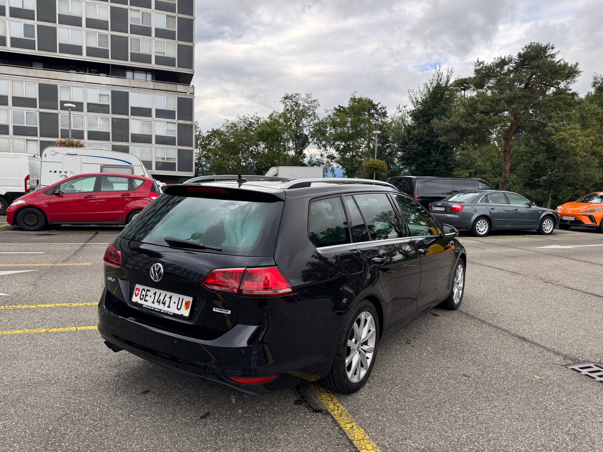 VW Golf Variant 2.0 TDI Highline DSG-image-5