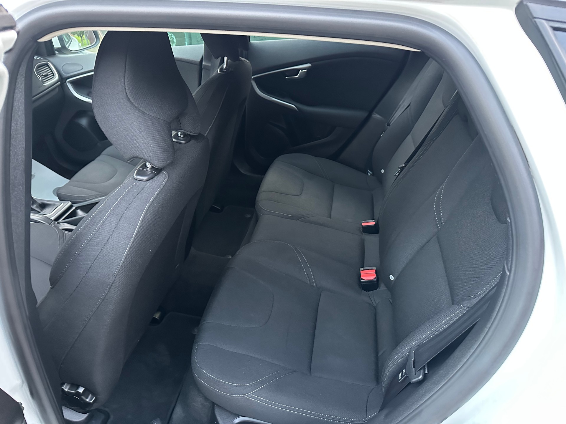 VOLVO V40 D3 OceanRace Geartronic-image-9