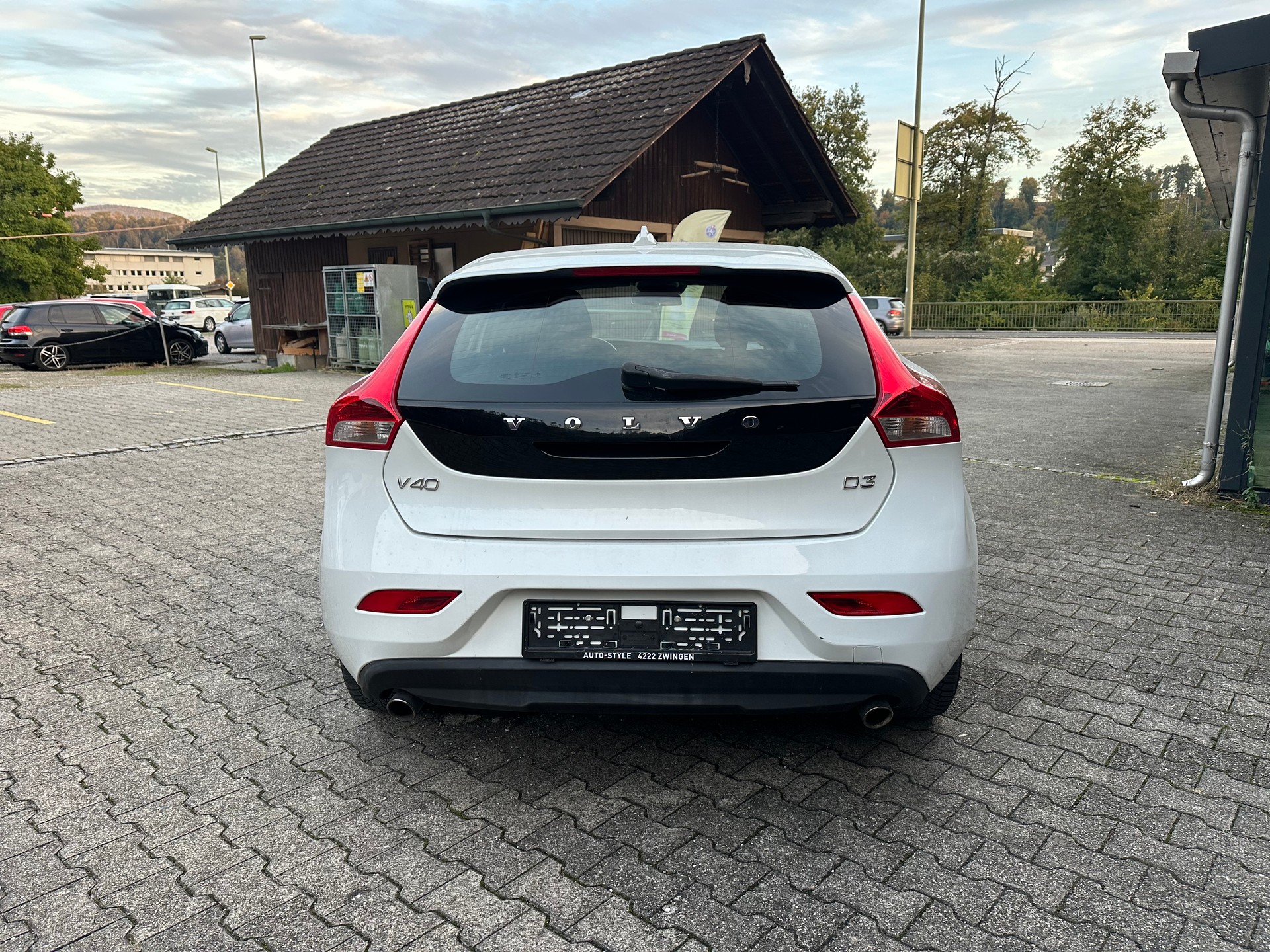 VOLVO V40 D3 OceanRace Geartronic-image-4