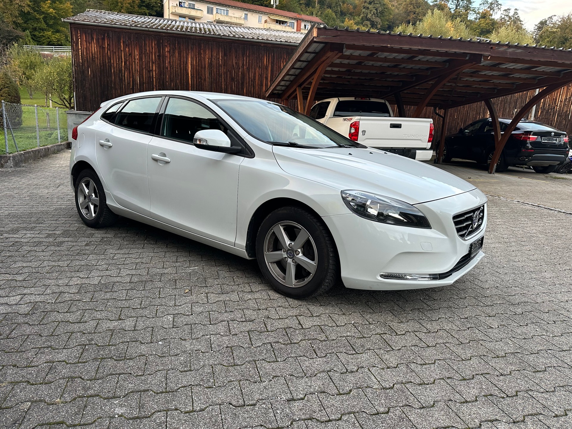 VOLVO V40 D3 OceanRace Geartronic-image-2