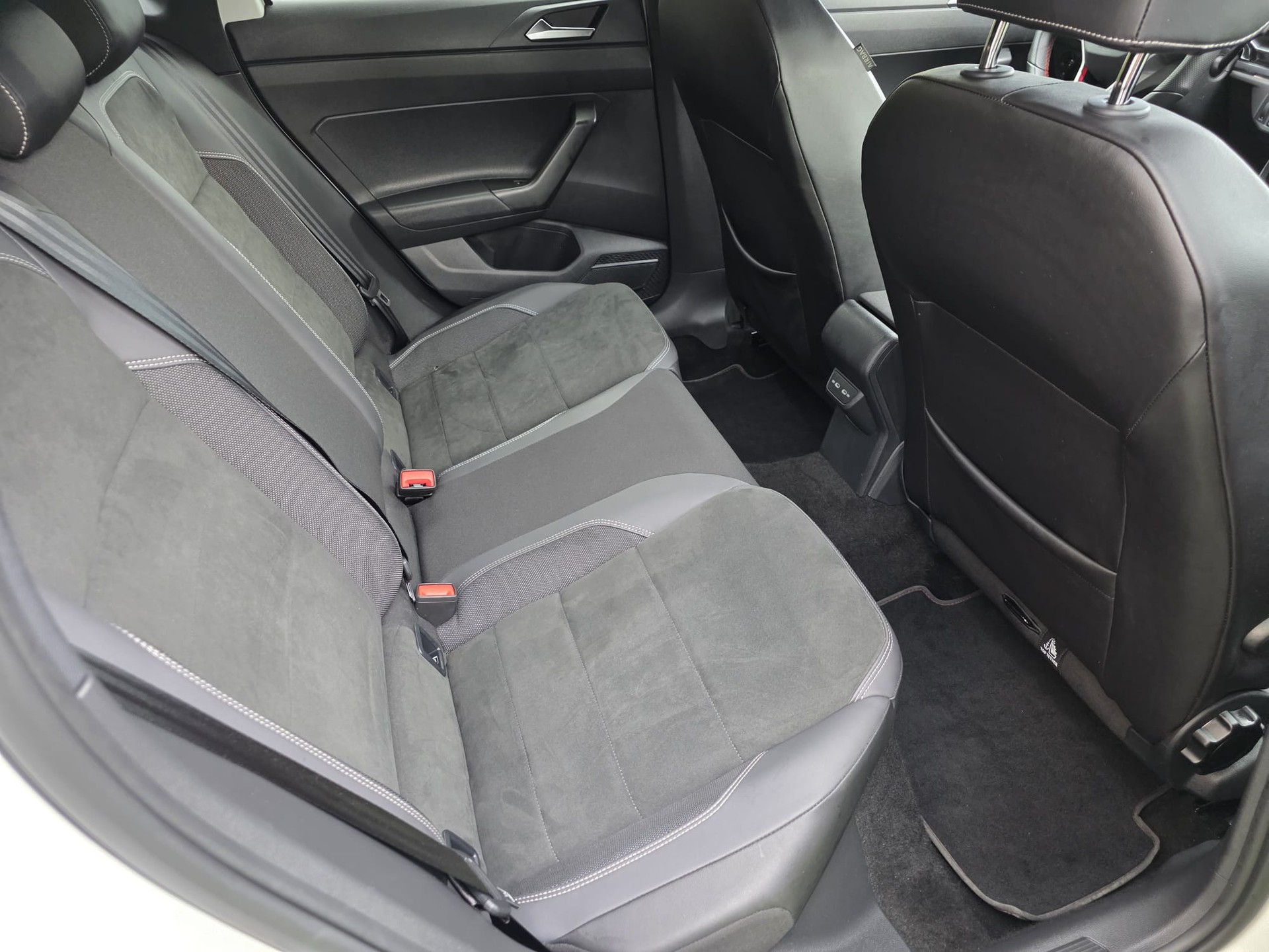 VW Polo 2.0 TSI GTI DSG CH FAHRZEUG WERKSGARANTIE BIS 09.2026-image-12