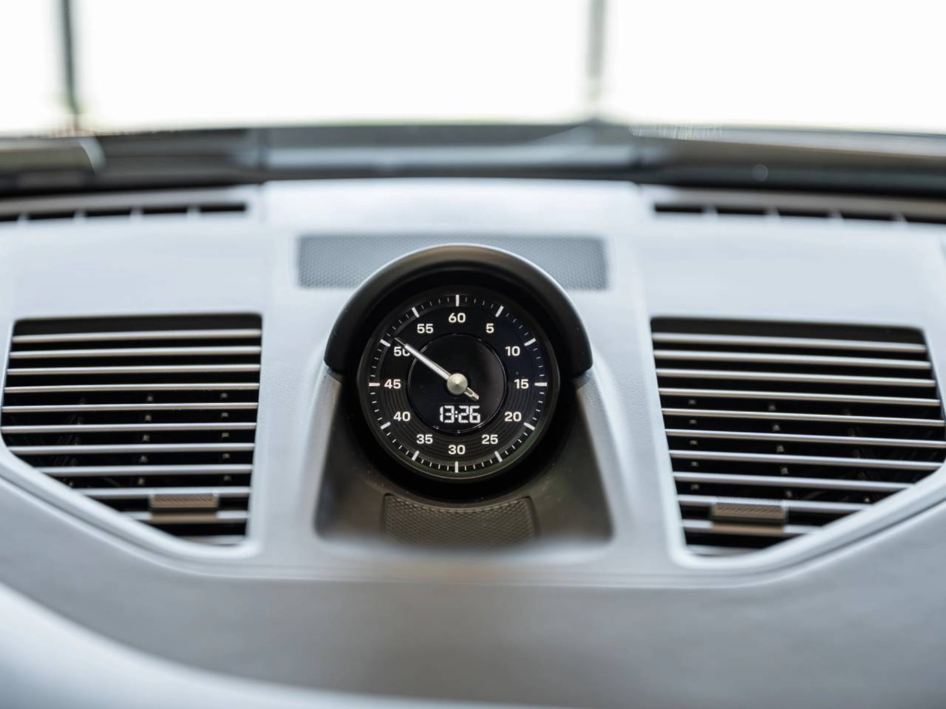 PORSCHE 911 Carrera T-image-28