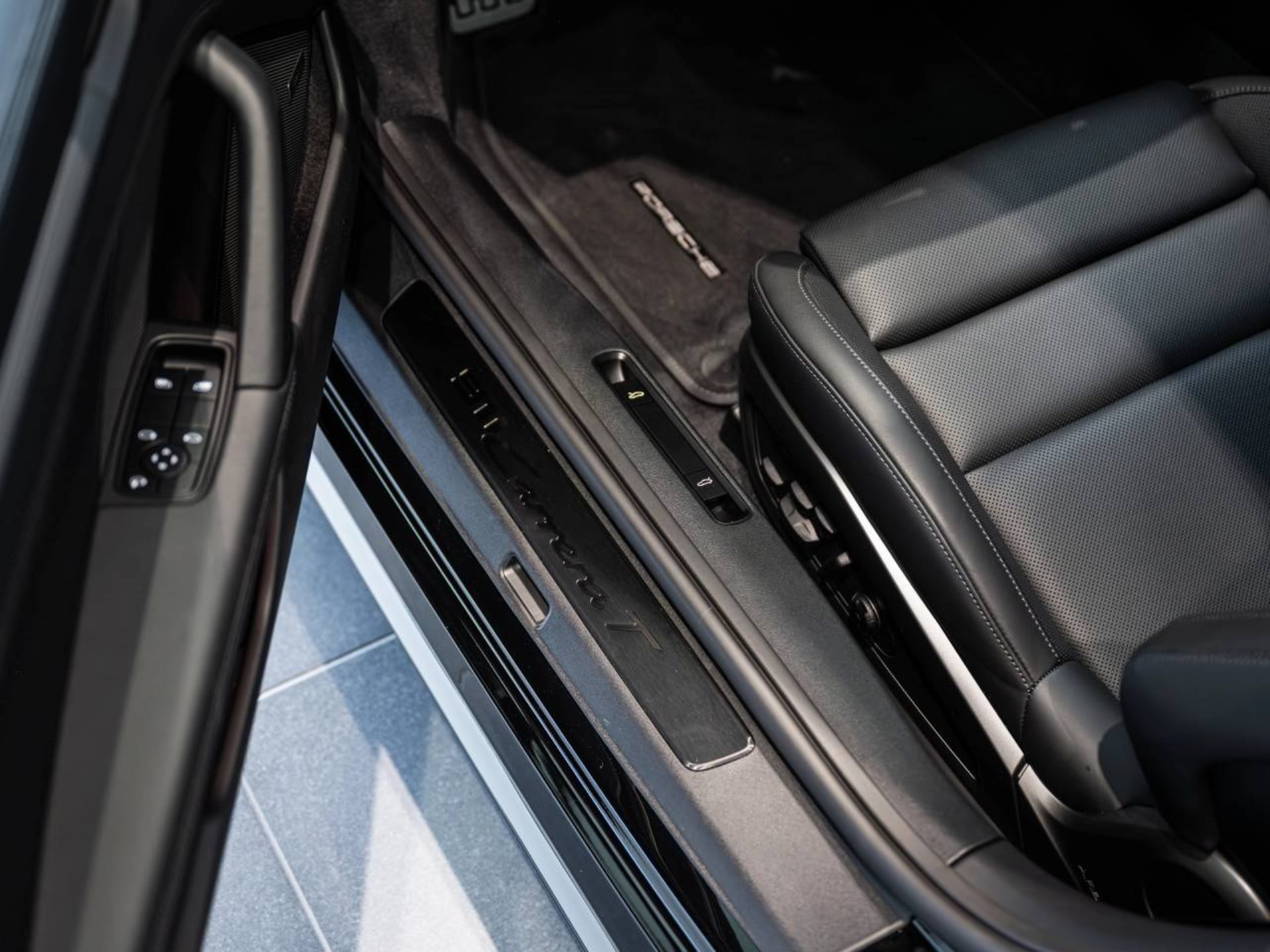 PORSCHE 911 Carrera T-image-18