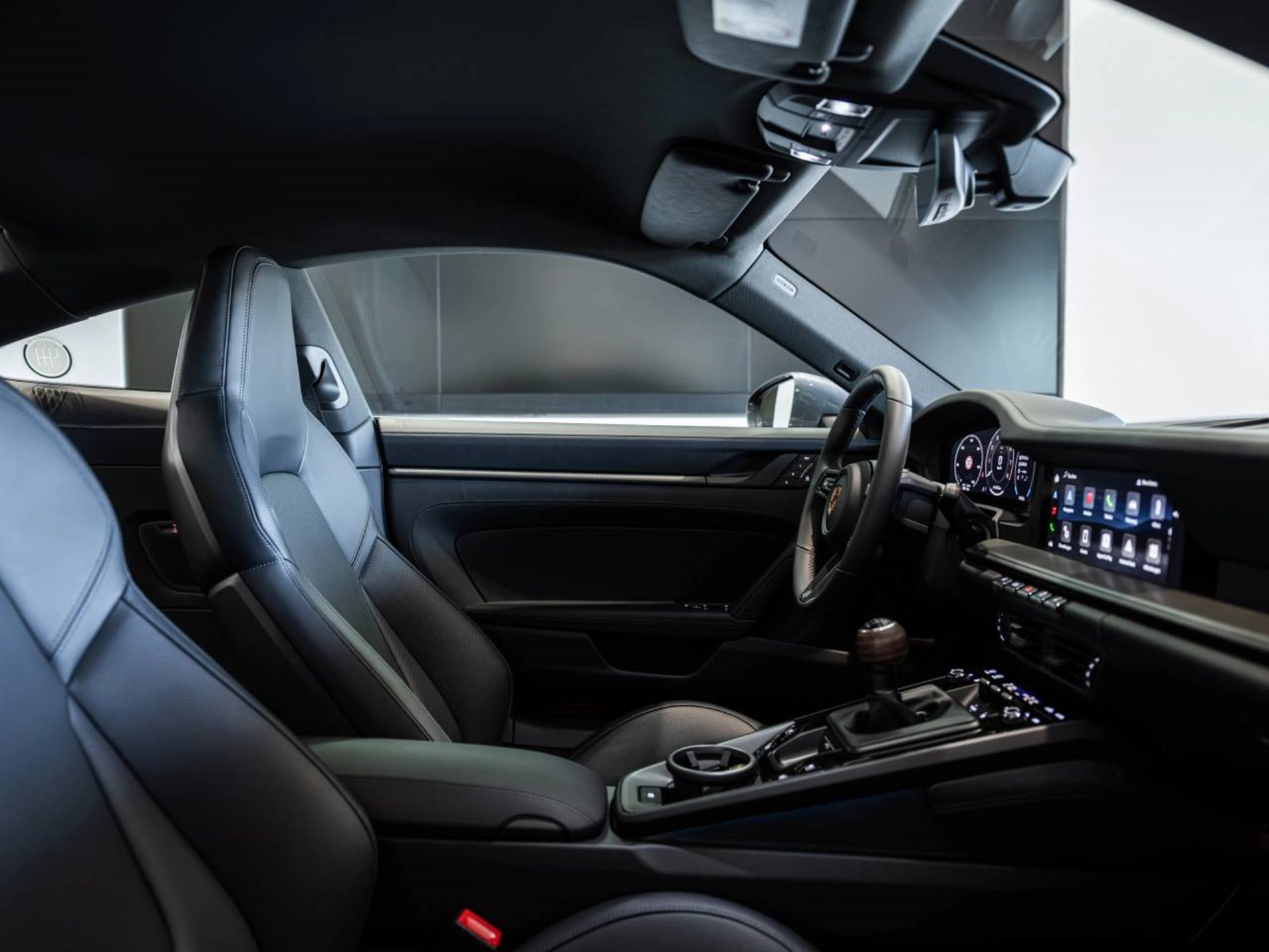 PORSCHE 911 Carrera T-image-15